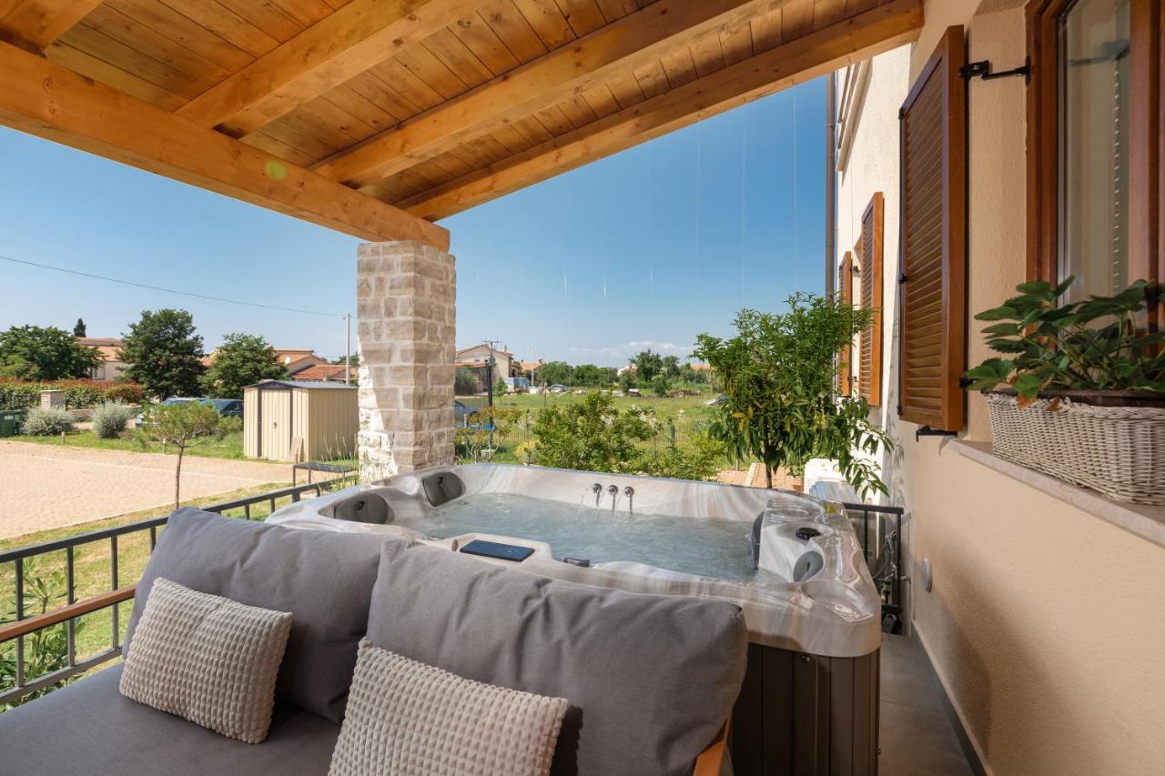 Holiday Home Maslina Пореч Экстерьер фото