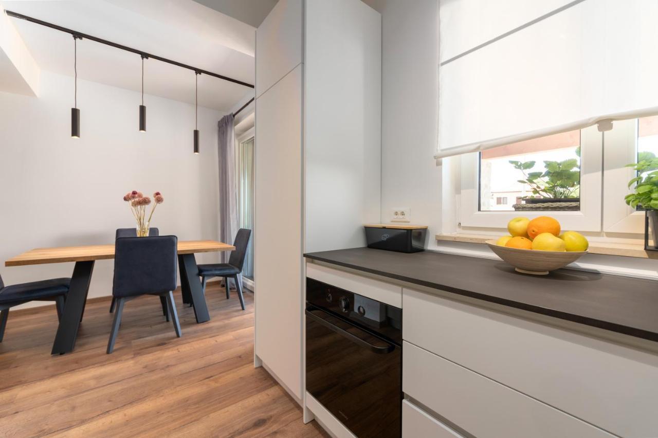 Holiday Home Maslina Пореч Экстерьер фото