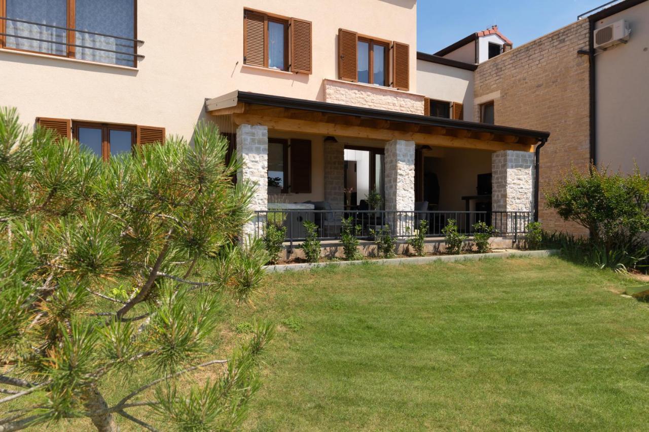 Holiday Home Maslina Пореч Экстерьер фото